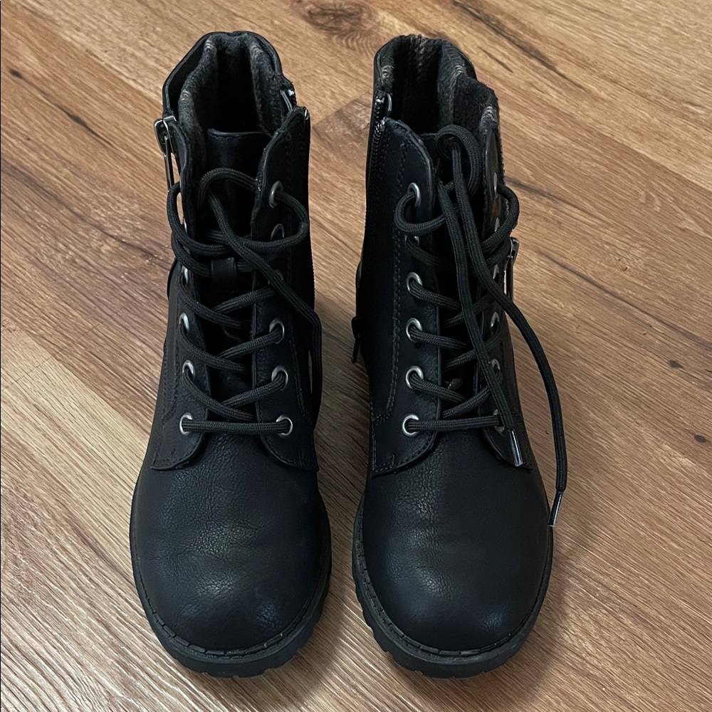 Jellypop lug sole ankle boots with plaid lining, NWT, size 6